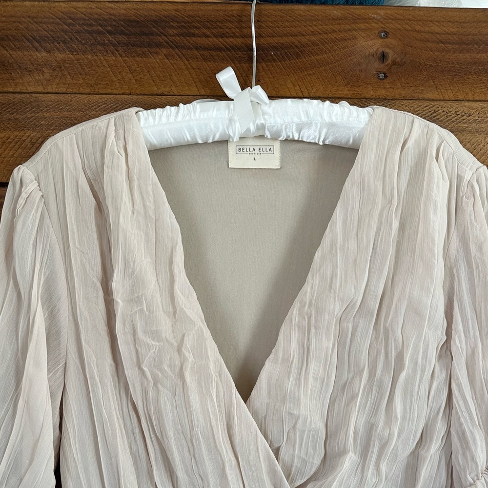 Elegant Cream Midi Dress with Ruffled Sleeves - Picture 4 of 7
